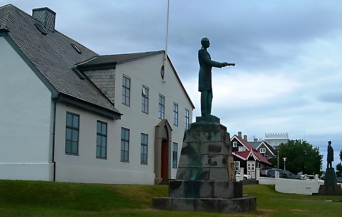 Christian IX overrekker den islandske grunnloven 1874 