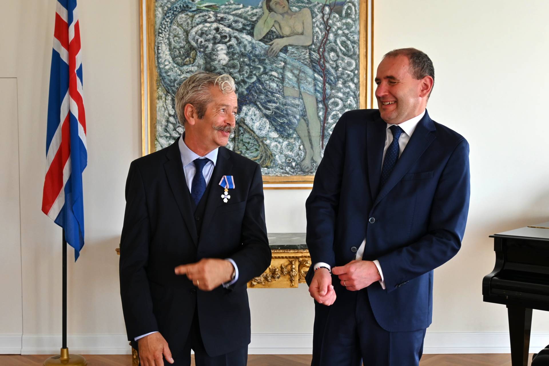 Det ble også noen morsomme ord som gikk mellom Petter Jonny og president Guðni på Bessastaðir Det ble også noen morsomme ord som gikk mellom Petter Jonny og president Guðni på Bessastaðir