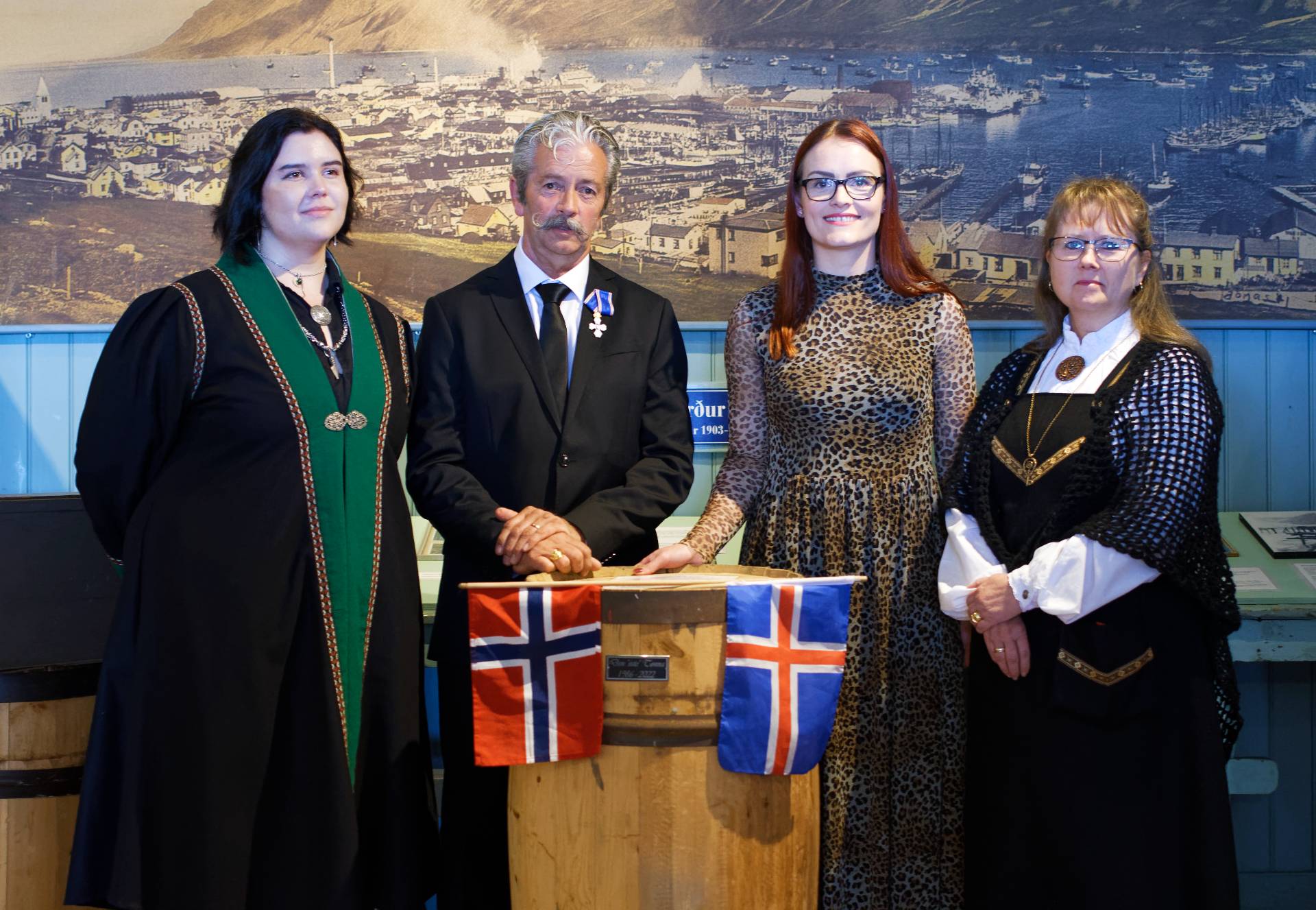 Familien Rivedal og Anita på Sildemuseet i Siglufjörður Familien Rivedal og Anita på Sildemuseet i Siglufjörður