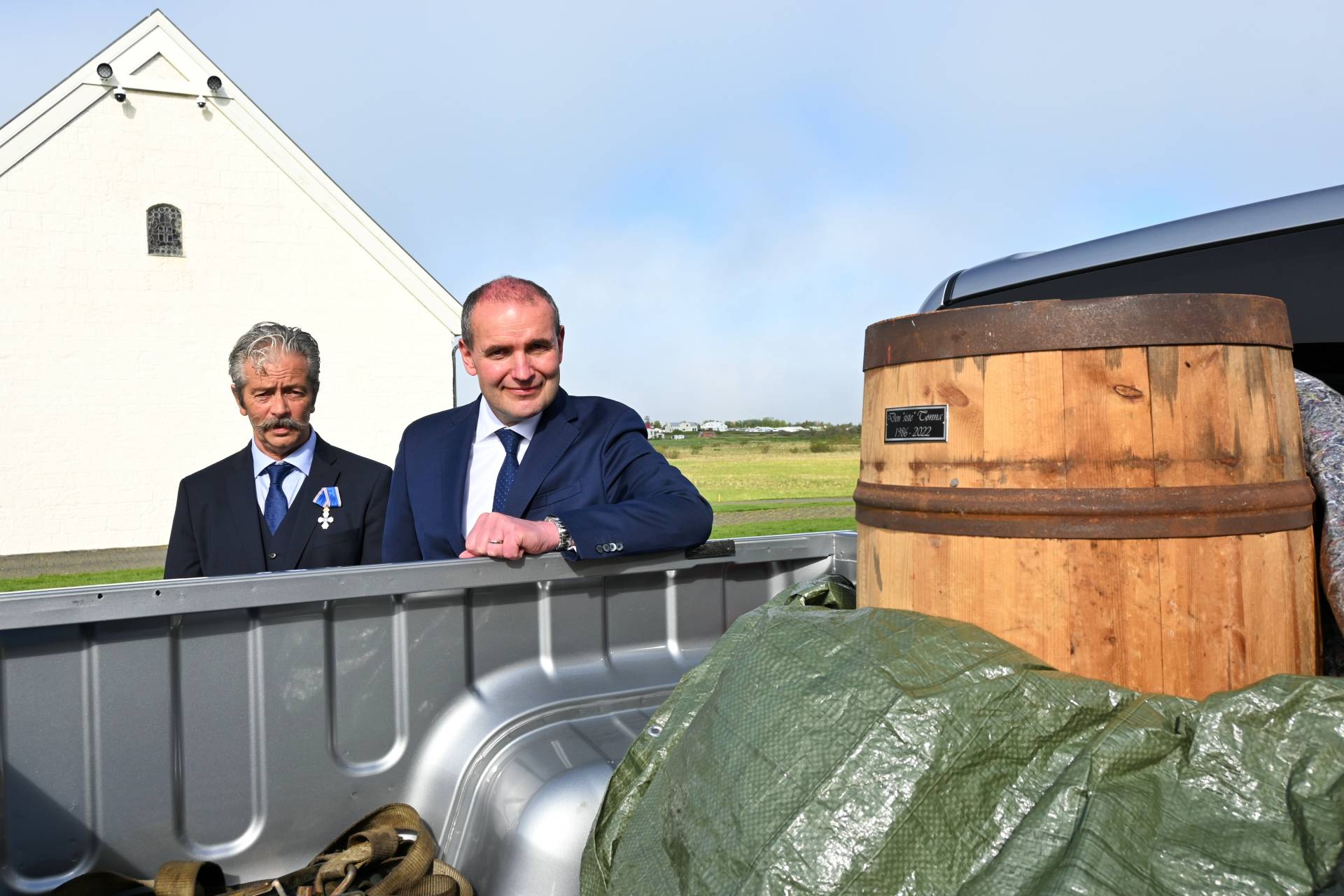 Presidenten inspiserer tønna på Bessastaðir Presidenten inspiserer tønna på Bessastaðir