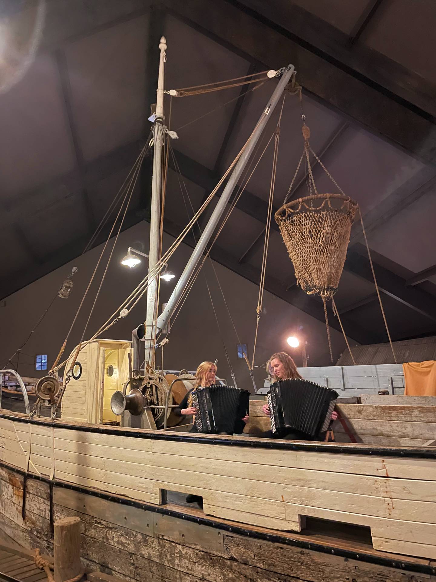 StormDuo - Asta Soffia Thorgeirsdottir frå Husavik på Island og Kristina Farstad Bjørdal frå Sunnmøre spilte i Båthuset StormDuo - Asta Soffia Thorgeirsdottir frå Husavik på Island og Kristina Farstad Bjørdal frå Sunnmøre